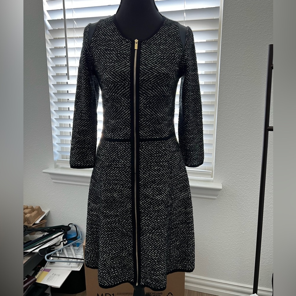 Ann Taylor Black and white Sheath Dress Long Sleeve Crew Neck